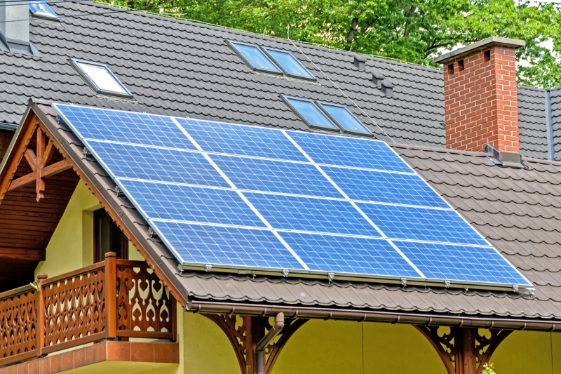 chauffagiste-LA ROQUETTE SUR VAR-min_solar-panels-1477987